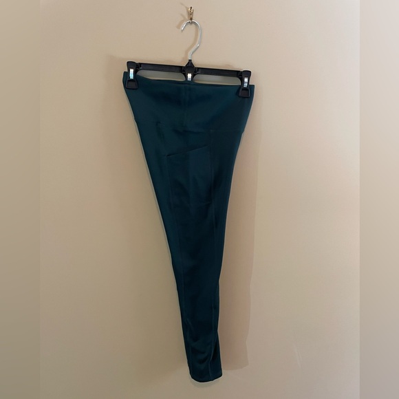 MARIKA SPORT teal leggings, Sz S, mid-calf length with side pockets, EUC - Picture 4 of 5